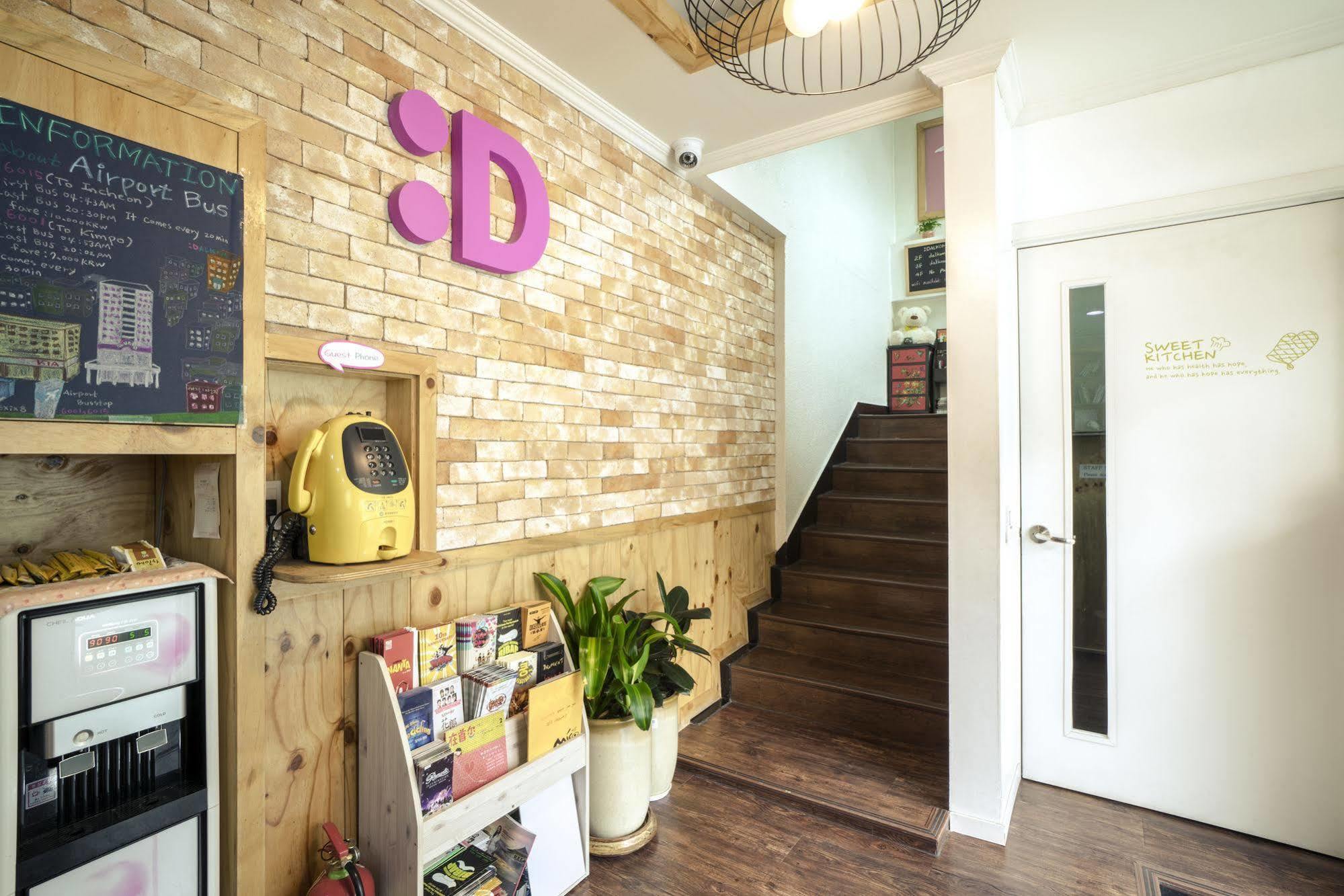 Dalkom Myeongdong Guesthouse Seoul Bagian luar foto