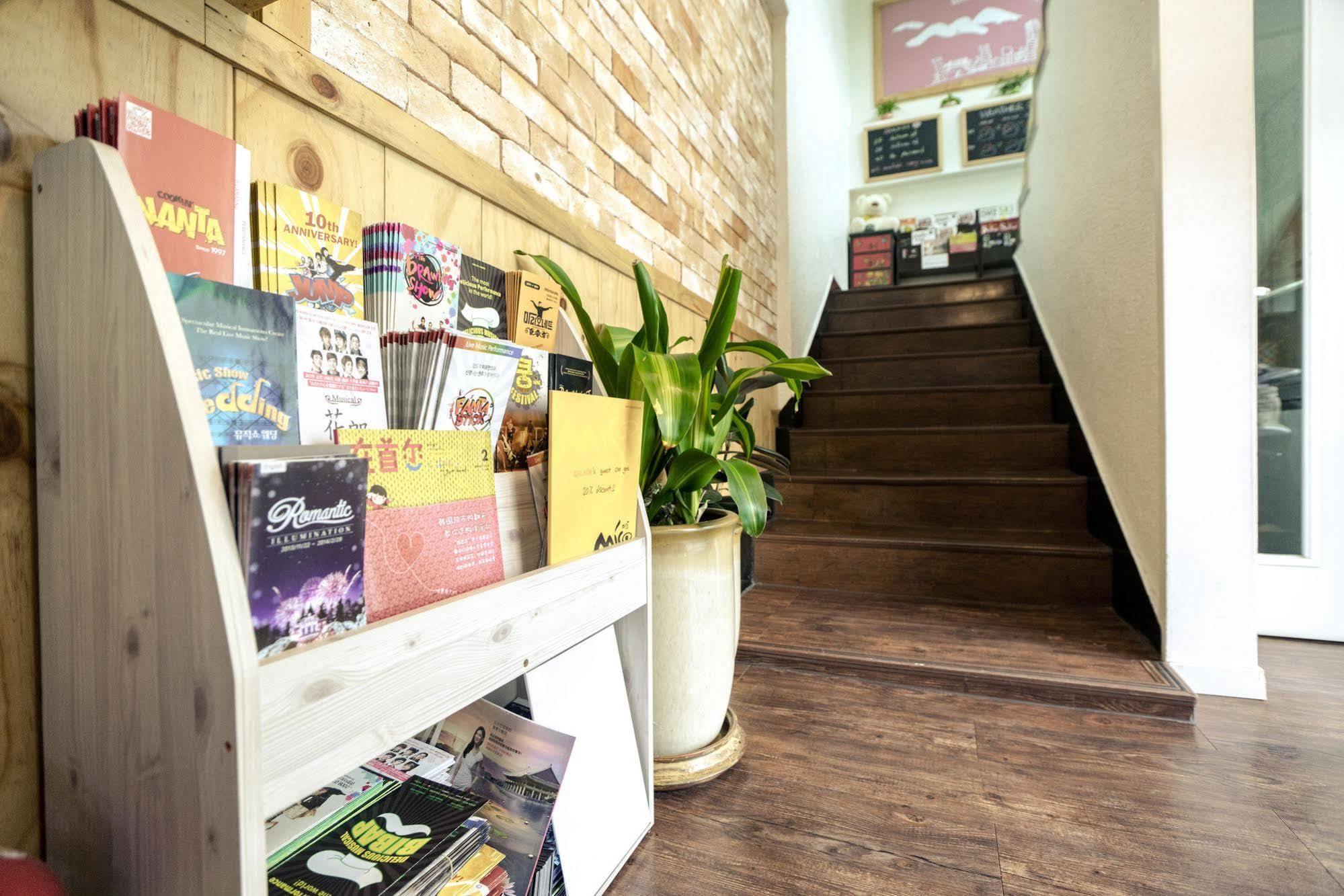 Dalkom Myeongdong Guesthouse Seoul Bagian luar foto