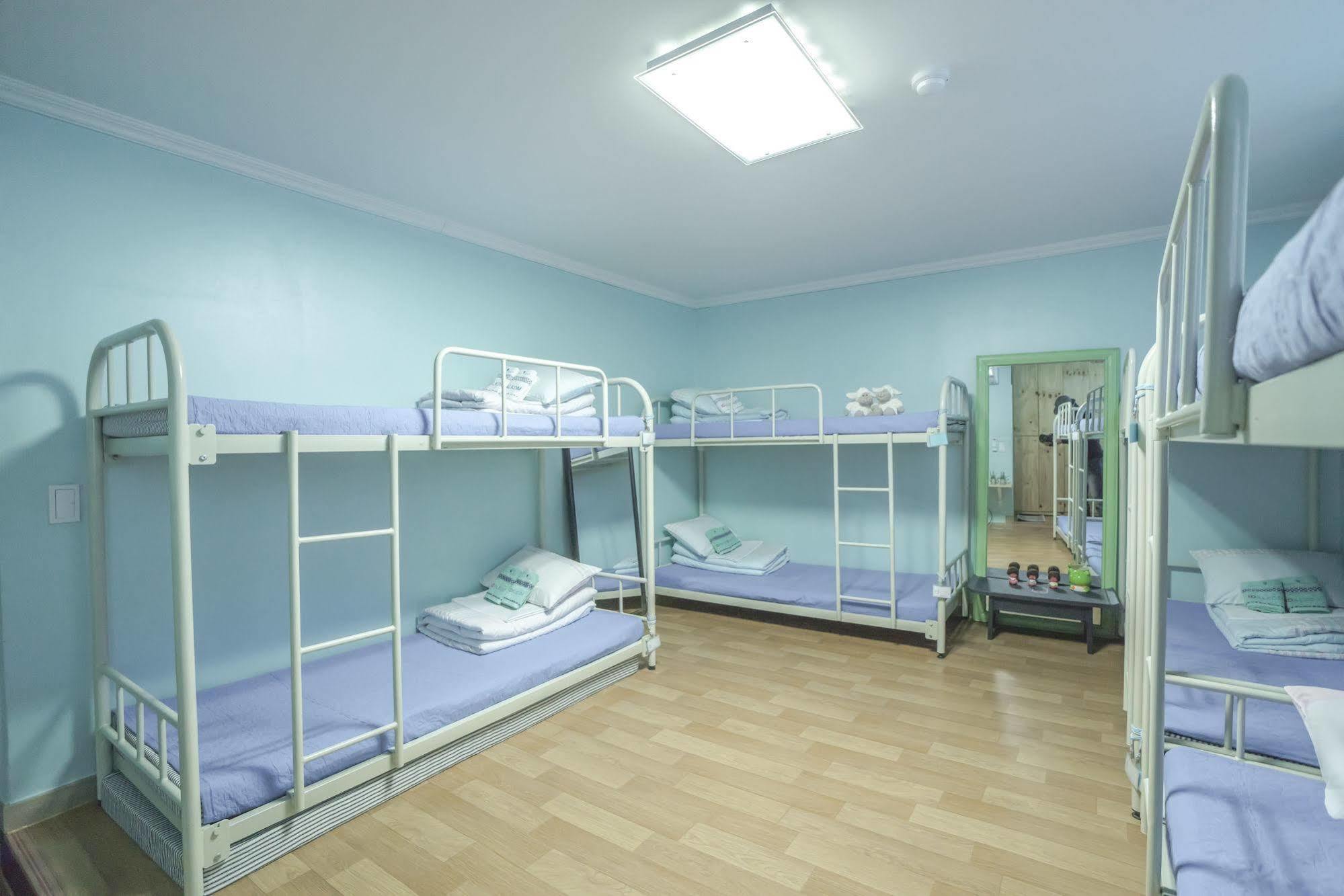 Dalkom Myeongdong Guesthouse Seoul Bagian luar foto
